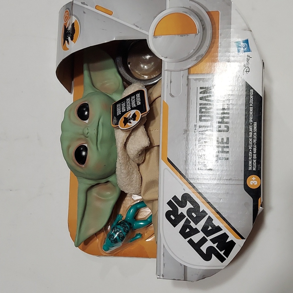 Star wars The mandalorian The child made disney hasbro. New box little wear 2020